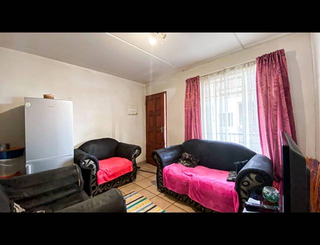 1 BEDROOM FLAT RENTED IN KEMPTON PARK CENTRAL